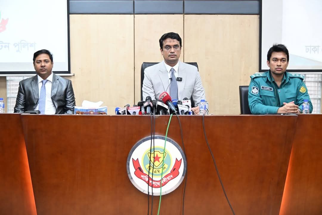 পল্লবীতে চাঞ্চল্যকর ‘ব্লেড বাবু’ হত্যাকাণ্ডের প্রধান দুই আসামি রাজন ও রনিকে গ্রেফতার করেছে ডিবি