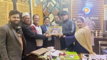 ইংরেজী নববর্ষের প্রথমদিন কেন্দুয়া উপজেলা প্রেসক্লাবের ফুলেল শুভেচ্ছায় সিক্ত হলেন সুযোগ্য কর্মঠ উপজেলা নির্বাহী অফিসার জনাব ইমদাদুল হক তালুকদার।