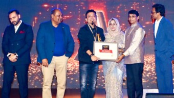 সিজেএফবি অ্যাওয়ার্ড পেলেন জনপ্রিয় রক-শিল্পী ইকবাল আসিফ জুয়েল