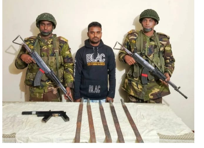 চৌদ্দগ্রামে সেনা অভিযানে অস্ত্রসহ গ্রেপ্তার ১, টর্চার সেলের সন্ধান