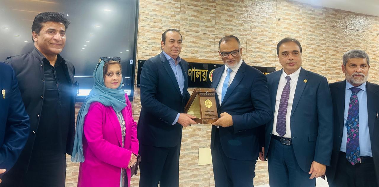 বাণিজ্য উপদেষ্টার সাথে এফপিসিসিআই প্রতিনিধিদলের বৈঠক