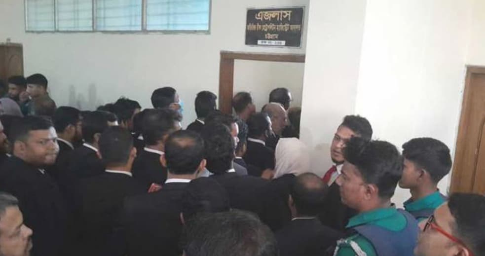 চট্টগ্রাম আদালতে সহিংসতার মামলায় ৬৩ জন আইনজীবীর জামিন