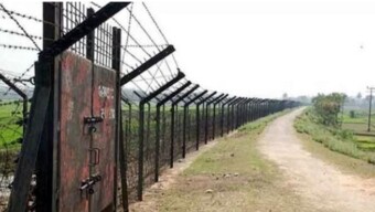 ঠাকুরগাঁওয়ে বালিয়াডাঙ্গী সীমান্তে ভারতে অনুপ্রবেশ চেষ্টায় বাংলাদেশিকে ধরে নিয়ে গেলো বিএসএফ