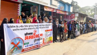গাইবান্ধায় প্রিপেইড মিটার গ্রাহকদের চরম আপত্তির মুখেও নির্বাহী প্রকৌশলীরা অতি উৎসাহী!