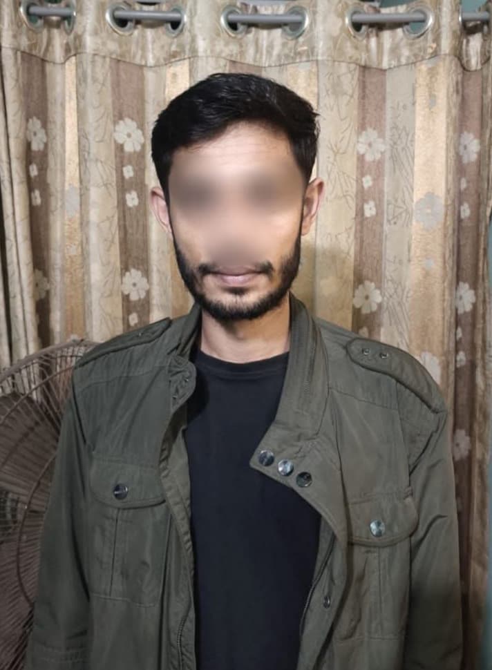 অভিনেত্রী রুবিনা আক্তার নিঝুমকে অপহরণের চেষ্টাকারী উবার চালক রকিকে বাড্ডা থেকে গ্রেফতার করেছে রামপুরা থানা পুলিশ