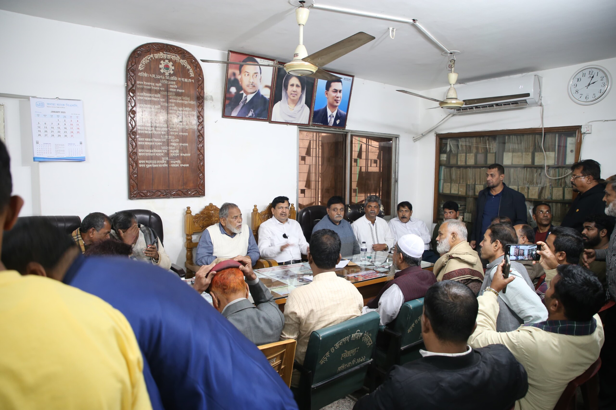 জুলাই-আগস্ট বিপ্লবে নিহত প্রতিটি শ্রমিক পরিবারের কাছে যাচ্ছে শ্রমিক দল ও সম্মিলিত শ্রমিক পরিষদ