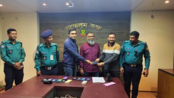 হারিয়ে যাওয়া ২০টি মোবাইল ফোন উদ্ধার করে প্রকৃত মালিকদের বুঝিয়ে দিলো ডিএমপির পল্টন থানা পুলিশ