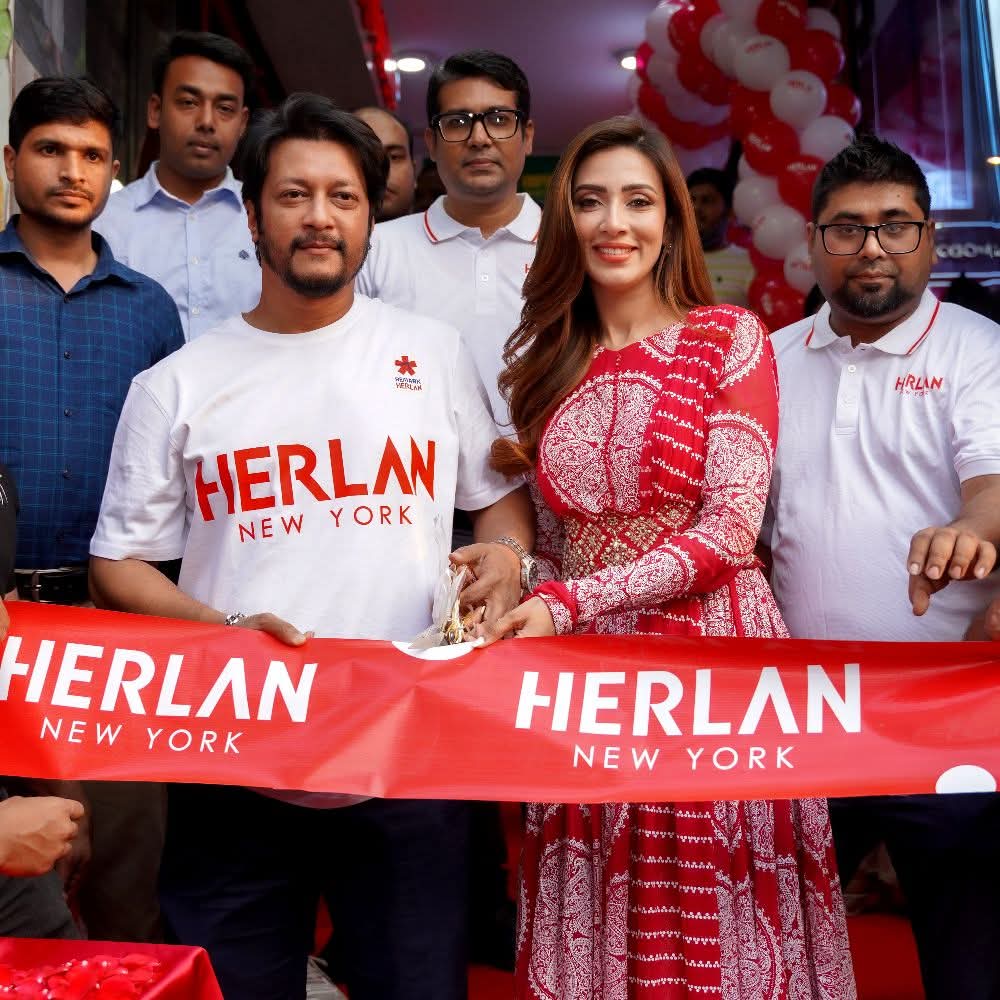 মিরপুরে ইমন ও মিম উদ্বোধন করলেন ‘হারল্যান স্টোর’-এর নতুন আউটলেট