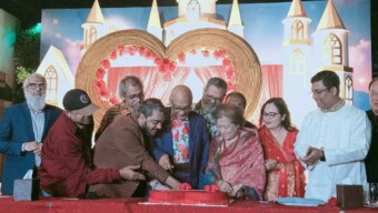 ভালোবাসা দিবসে শফিক রেহমানের হাত ধরে ইষ্টিশন যায়যায়দিন ভালোবাসা পদক প্রবর্তন