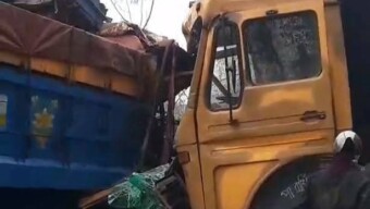 জয়পুরহাটে ঘন কুয়াশায় দুই ট্রাকের মুখমুখি সংঘর্ষ নিহত – ০১