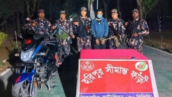 ঠাকুরগাঁওয়ে বিজিবি’র অভিযানে মাদকসহ ব্যবসায়ী আটক