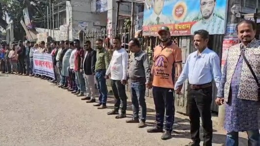পটুয়াখালী জেলা গলাচিপায় বাংলাভিশন টিভির কুয়াকাটা প্রতিনিধির উপর হামলার বিচারের দাবিতে মানববন্ধন