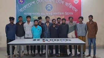 রাজধানীর বিভিন্ন স্থানে আইনশৃঙ্খলা বজায় রাখতে যৌথবাহিনীর অভিযানে কিশোর গ্যাং সদস্যসহ গ্রেফতার ৫১