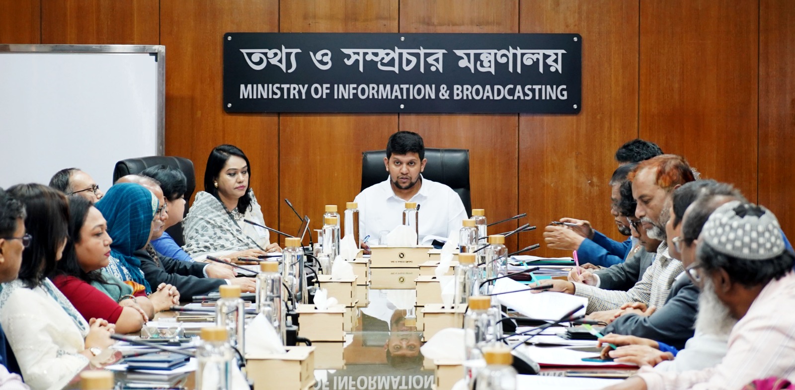 তথ্য মন্ত্রণালয়ের নবযোগদান কৃত উপদেষ্টার সঙ্গে কর্মকর্তাদের মতবিনিময়
