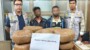 আট লক্ষ টাকা মূল্যের ৪০ কেজি গাঁজা ও ট্রাকসহ দুই পেশাদার মাদক কারবারিকে গ্রেফতার করেছে ডিবি