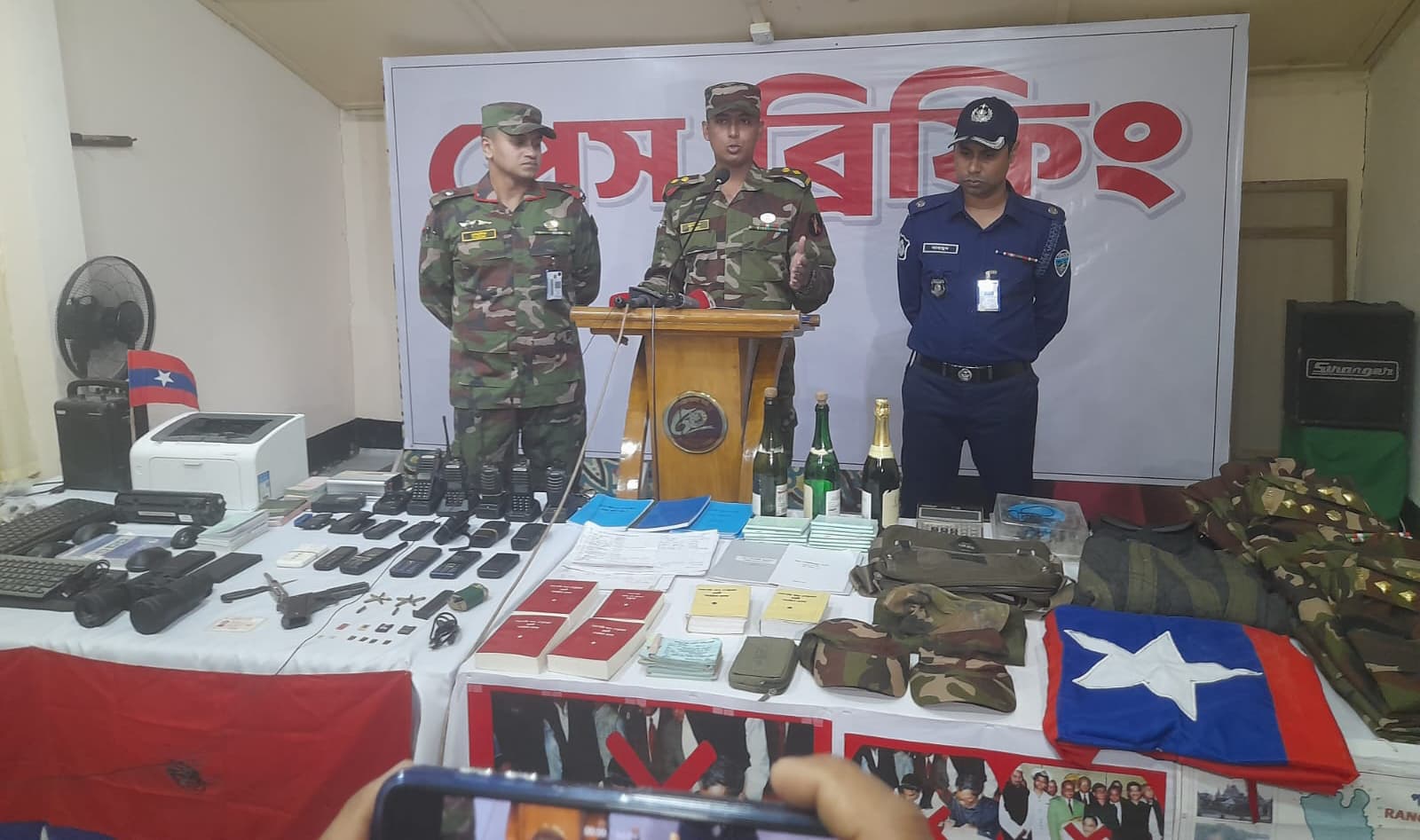 কাউখালিতে ইউপিডিএফ (মূল) এর গোপন আস্তানা থেকে গোলাবারুদসহ সরঞ্জামাদি উদ্ধার