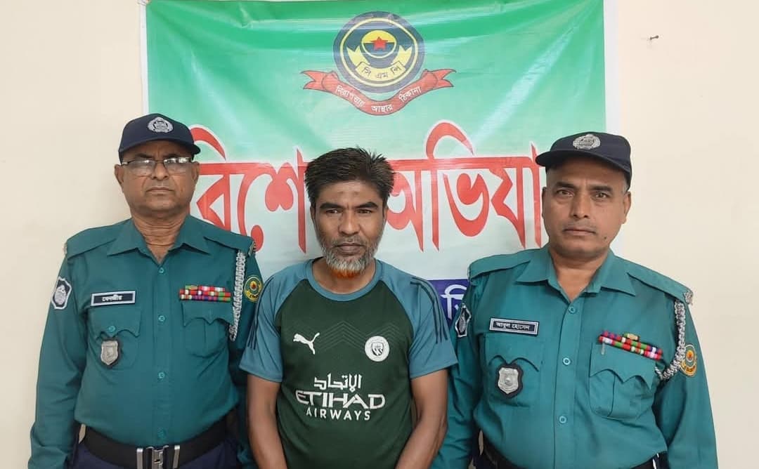 সিএমপি’র পাহাড়তলী থানা পুলিশের পরিচালিত বিশেষ অভিযানে ০১ বছরের সশ্রম কারাদন্ডে দন্ডিত জিআর সাজাপ্রাপ্ত গ্রেফতারি পরোয়ানাভুক্ত ০১ জন আসামী গ্রেফতার