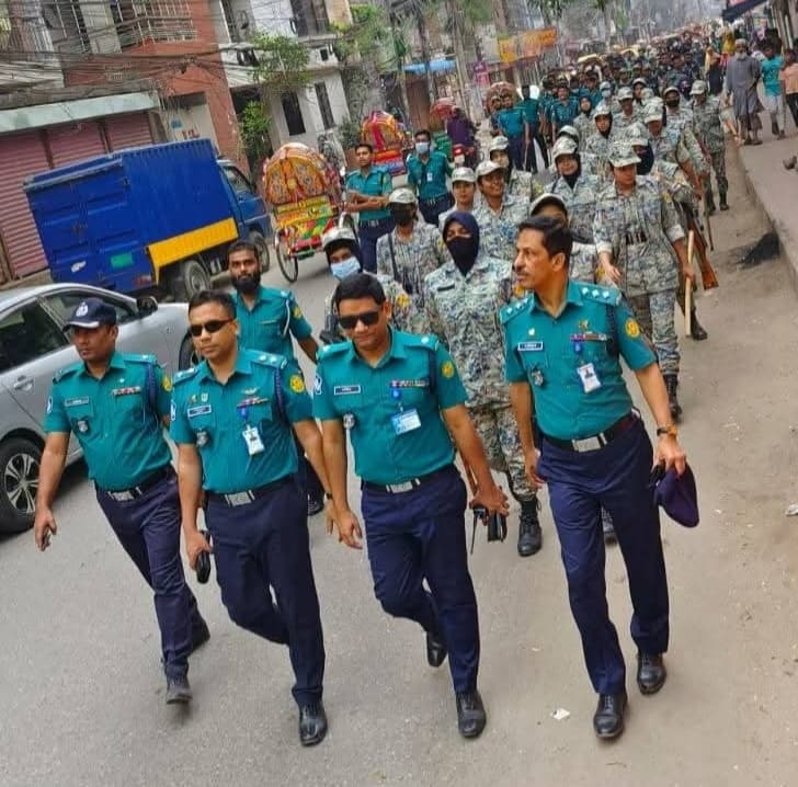 বিশেষ অভিযানে ছিনতাইকারী, মাদক কারবারিসহ ৭১ জনকে গ্রেফতার করেছে মোহাম্মদপুর ও আদাবর থানা পুলিশ