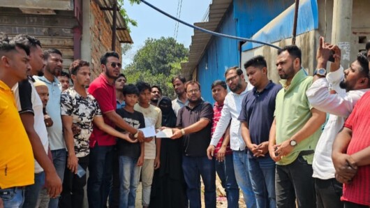 গণতান্ত্রিক আন্দোলনে শহীদ স্বেচ্ছাসেবক দল নেতার পরিবারকে তারেক রহমানের ঈদ উপহার