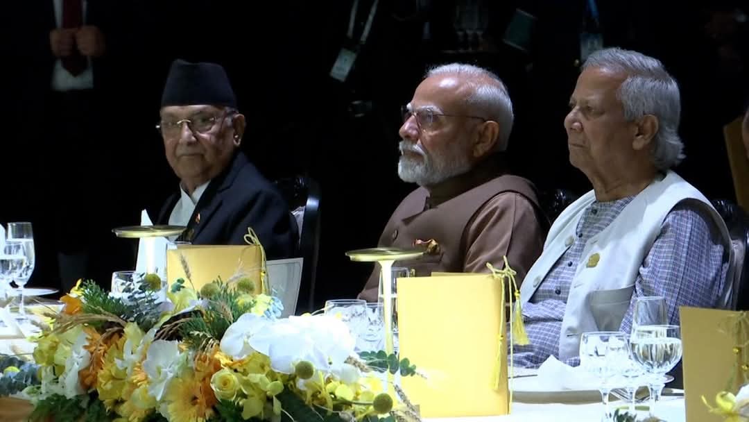 নৈশভোজের টেবিলে পাশাপাশি ড. ইউনূস-নরেন্দ্র মোদি