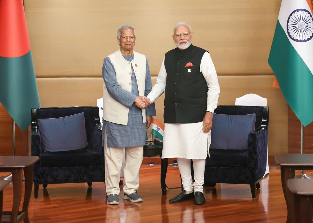 ভারতের প্রধানমন্ত্রী নরেন্দ্র মোদি ব্যাংককে বিমসটেক শীর্ষ সম্মেলনের প্রান্তে বাংলাদেশের প্রধান উপদেষ্টার সাথে দেখা করেছেন