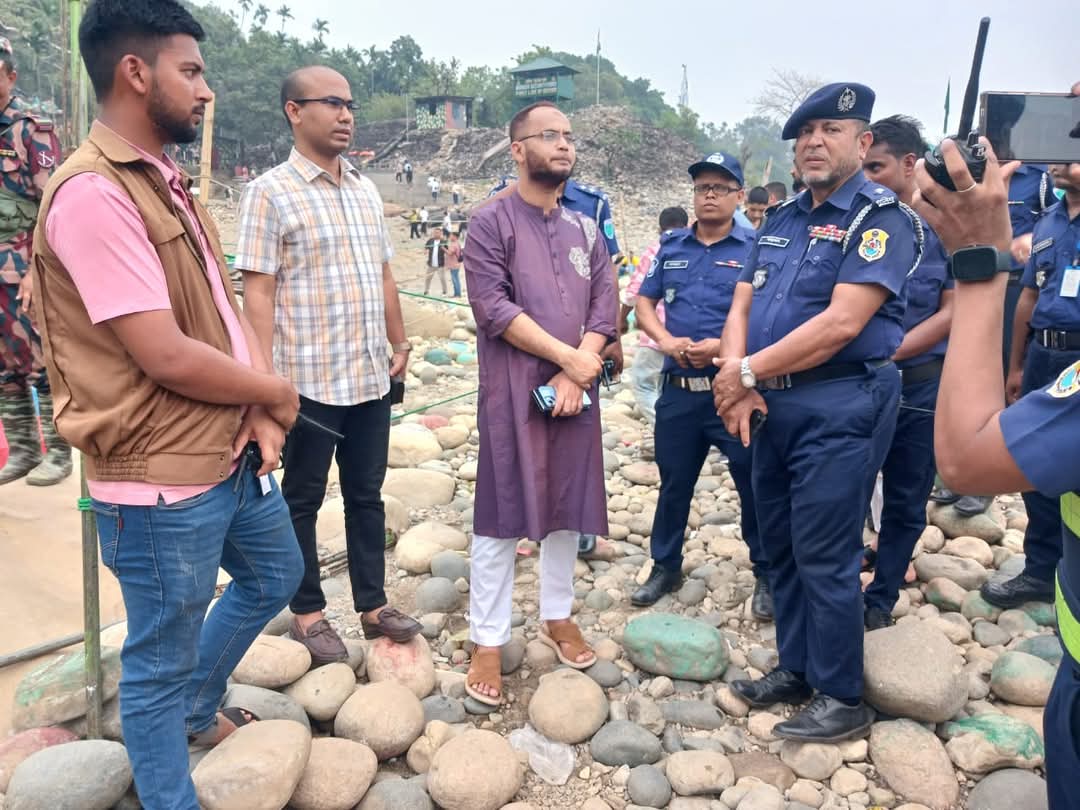 ঈদ পরবর্তী প্রকৃতি কন্যা খ্যাত সিলেটের জাফলংয়ে হাজারো পর্যটকের আগমন ঘটেছে