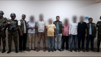 ডিবি ও সেনাবাহিনীর যৌথ অভিযানে রংপুর মডার্ন মোড় বাসস্ট্যান্ড হতে সড়ক পরিবহনের সাথে জড়িত ০৬ চাঁদাবাজ গ্রেফতার