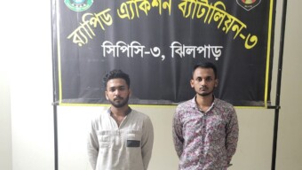 রাজধানীর মোহাম্মদপুর থানাধীন নুরজাহান রোড এলাকা হতে অস্ত্রধারী সন্ত্রাসী মোঃ মারুফ হাসান (২২) ও মোঃ আব্দুর রহমান সিয়াম (২১)’কে ০১ টি পিস্তল, ০১ টি ম্যাগাজিন এবং ০৪ রাউন্ড গুলিসহ গ্রেফতার করেছে র‍্যাব-৩