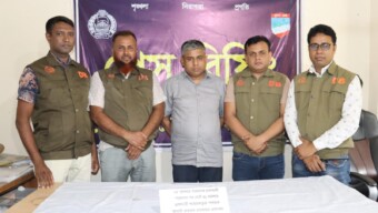 যশোর ডিবি’র জালে ৪১মামলার(২৫মামলায় সাজা) গ্রেফতারী পরোয়ানাভুক্ত পলাতক আসামি দেলোয়ার গ্রেফতার