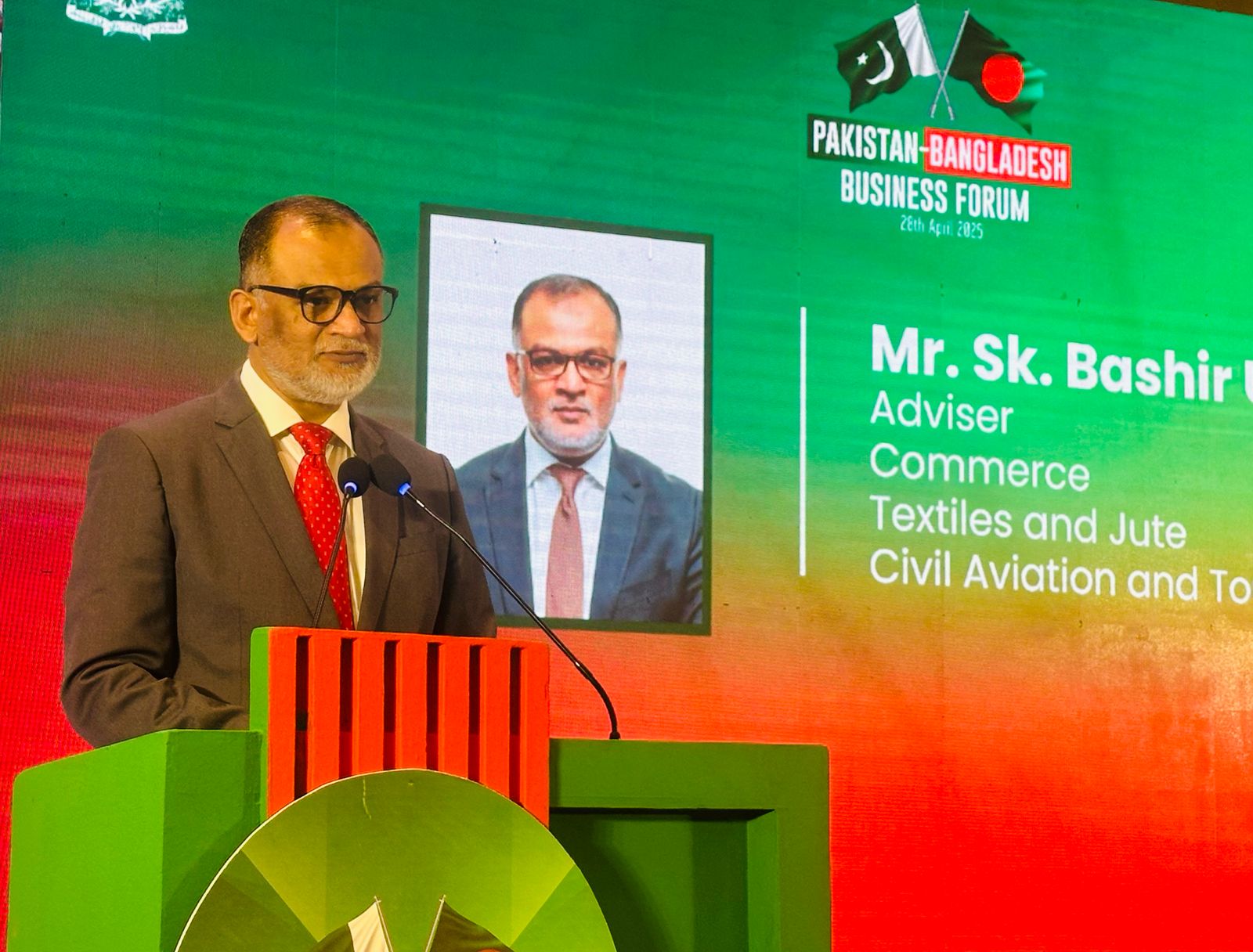 কাঙ্খিত বাণিজ্য লক্ষ্য অর্জনে ব্যবসায়ীদের এগিয়ে আসতে হবে : বাণিজ্য উপদেষ্টা