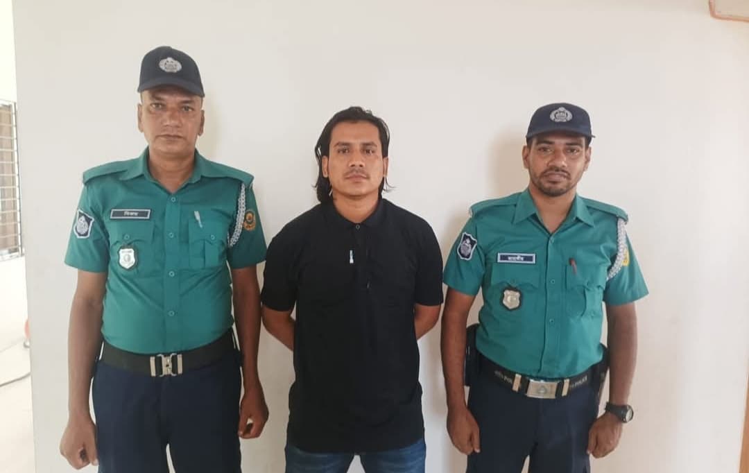 সিএমপি’র পতেঙ্গা মডেল থানার পুলিশ কর্তৃক অভিযান পরিচালনা করে ০১টি সাজাপ্রাপ্ত সহ ০৩টি সিআর গ্রেফতারী পরোয়ানাভুক্ত ০১ জন আসামী গ্রেফতার