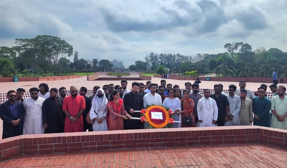 সাভারের জাতীয় স্মৃতিসৌধে মহান মুক্তিযুদ্ধে শহীদদের প্রতি পুষ্পস্তবক অর্পণের মধ্যে দিয়ে শ্রদ্ধা নিবেদন করেন ‘জাতীয় যুবশক্তি’