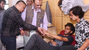 চাঁদনী চক মার্কেটে ছাত্রী হেনস্থার প্রতিবাদ করতে গিয়ে দুই শিক্ষার্থীকে মারধরের ঘটনায় ঢাকা বিশ্ববিদ্যালয় প্রশাসনের প্রতিবাদ