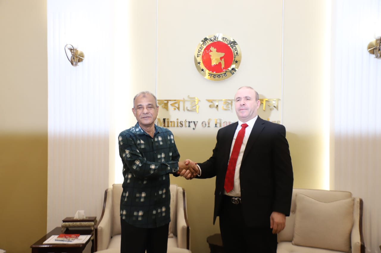 আলজেরিয়ার সঙ্গে দ্রুত পারস্পরিক ভিসা অব্যাহতি চুক্তি করা হবে- স্বরাষ্ট্র উপদেষ্টা