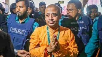 রাষ্ট্রদ্রোহ মামলায় চিন্ময় দাসের জামিন স্থগিত করেছে চেম্বার আদালত