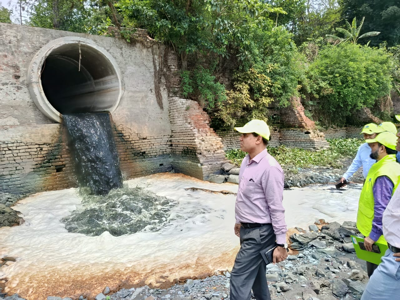 বুড়িগঙ্গায় বর্জ্য নিষ্কাশন: শ্যামনগর কদমতলী শিল্প এলাকায় পরিবেশ অধিদপ্তরের যৌথ অভিযান