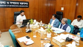 সরকার সংবাদপত্রের মধ্যে ইতিবাচক প্রতিদ্বন্দ্বিতা দেখতে চায় : তথ্য ও সম্প্রচার উপদেষ্টা