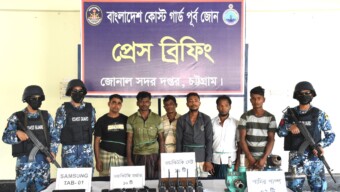 পাচারকালে ৬ জন পাচারকারী কোস্ট গার্ডের হাতে আটক