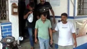 ভারতে খুলনার দৌলতপুরে মজনু গাজী সহ আওয়ামীলীগের ৩ নেতা গ্রেপ্তার