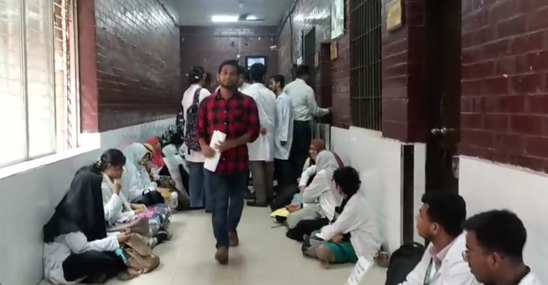 নিটোর প্রশাসনের অবহেলা ও শিক্ষার্থীদের ন্যায্য অধিকার আদায়ে অবস্থান কর্মসূচি