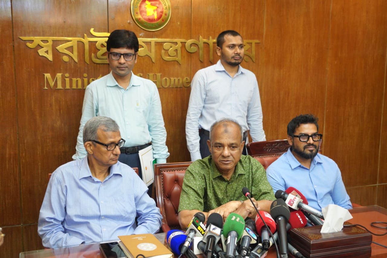 ১২ ঘন্টার মধ্যে কোরবানির বর্জ্য অপসারণ করা হবে- স্বরাষ্ট্র উপদেষ্টা