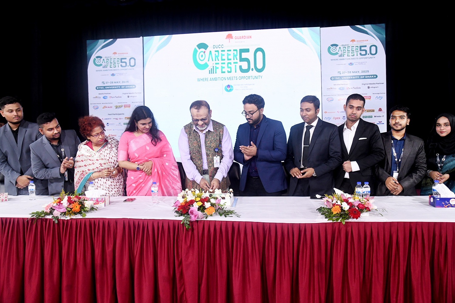 ঢাকা বিশ্ববিদ্যালয়ে ‘ক্যারিয়ার ফেয়ার ৫.০’ -এ অংশ নিল গার্ডিয়ান
