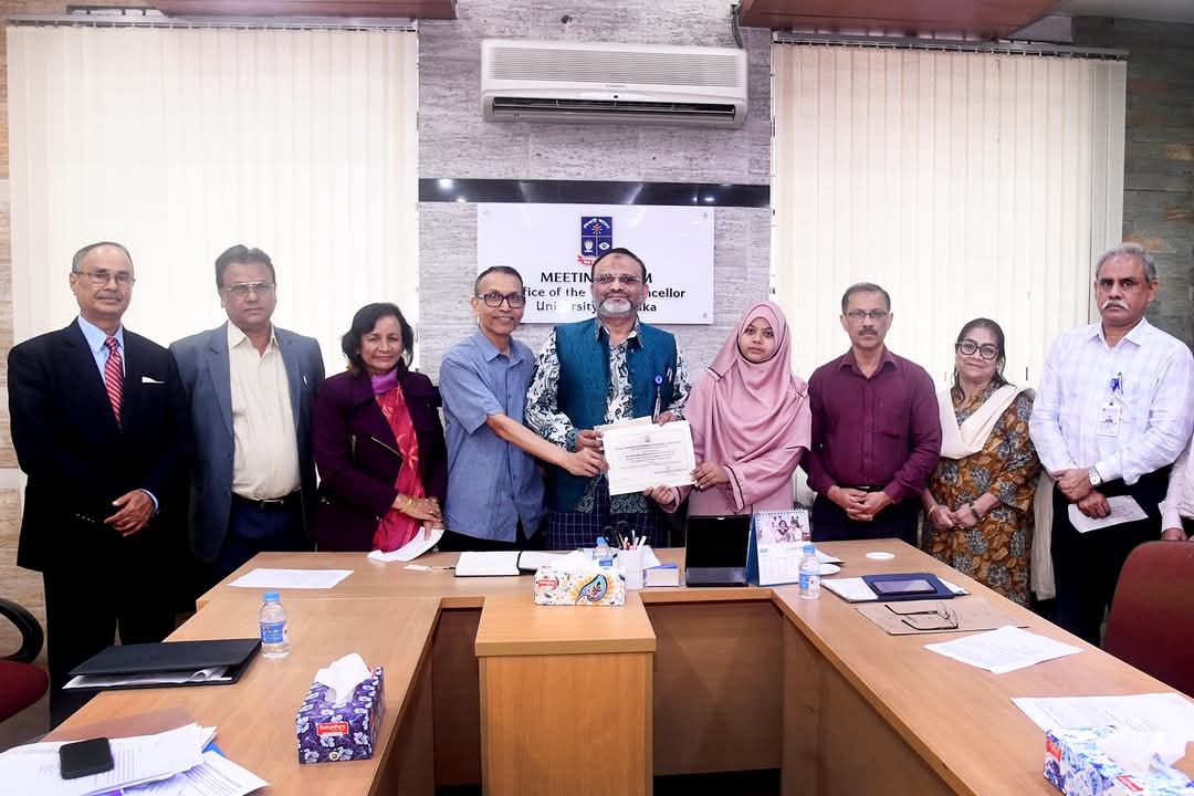 ‘ঢাবি অর্থনীতি ১৯৭৬ স্মৃতি বৃত্তি’পেলেন দু’জন মেধাবী শিক্ষার্থী