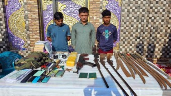 বাংলাদেশ সেনাবাহিনীর অভিযানে কক্সবাজার থেকে সীমান্তের ডন খ্যাত শাহীন ডাকাতসহ গ্রেফতার ৩