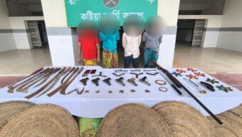 বাংলাদেশ সেনাবাহিনীর অভিযানে কুষ্টিয়া জেলার ইসলামী বিশ্ববিদ্যালয় (ইবি)থানার শীর্ষ সন্ত্রাসী জাহাঙ্গীর কবির লিপটন সহ ০৪ জন গ্রেফতার