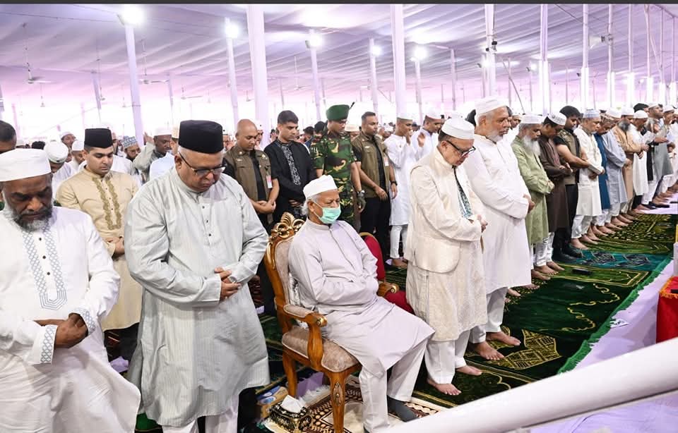 জাতীয় ইদগাহে ইদের নামাজ আদায় করলেন প্রধান উপদেষ্টা