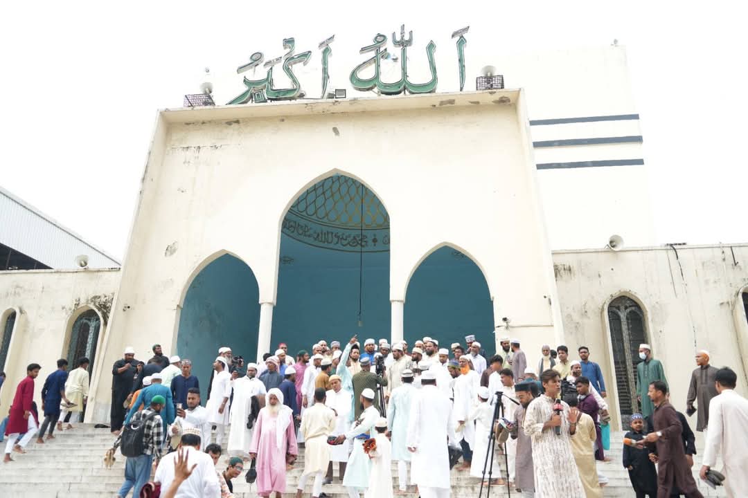 ডিএমপির সর্বোচ্চ নিরাপত্তায় বায়তুল মোকাররমসহ ঢাকা মহানগরীতে সকল ঈদ জামাত অনুষ্ঠিত