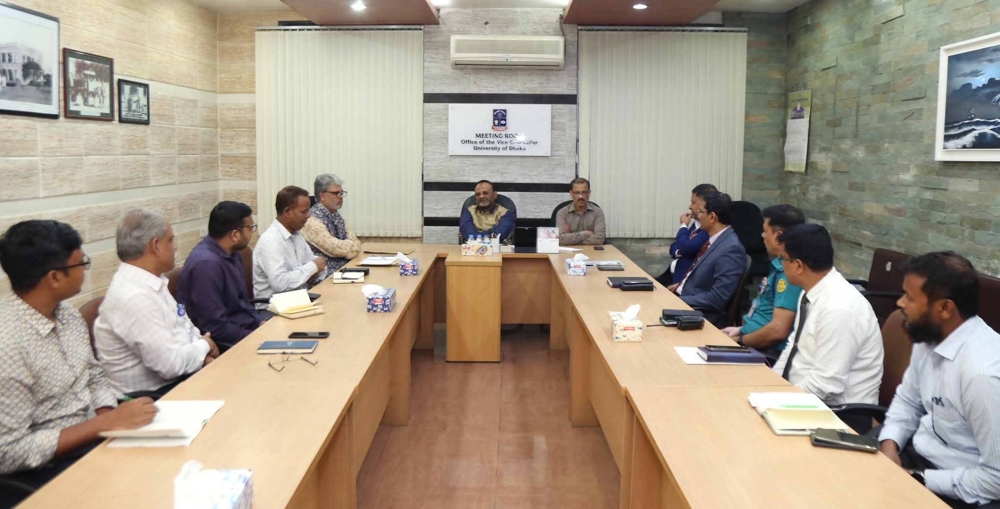 ঢাকা বিশ্ববিদ্যালয়ে নিরাপত্তা জোরদারে প্রশাসনের কঠোর পদক্ষেপ