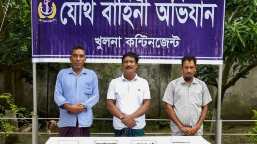 যৌথ বাহিনীর অভিযানে নাবিক ভর্তির নামে প্রতারকচক্রের ০৩ সদস্য আটক
