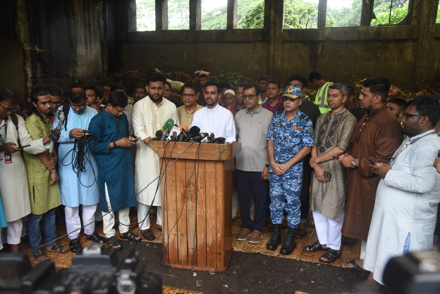 ঢাকা দক্ষিণ সিটি কর্পোরেশনের ৭৫টি ওয়ার্ডে একযোগে শুরু হওয়া কোরবানির বর্জ্য দ্রুত অপসারণ কার্যক্রম পরিদর্শন করলেন মাননীয় স্থানীয় সরকার উপদেষ্টা